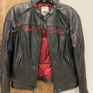 Harley Davidson Genuine Leather Jacket with matching liner. Like new condition.